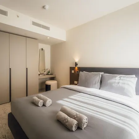 Official Mercury With Rooftop Pool Access *