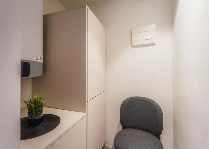 Official Mercury With Rooftop Pool Access *