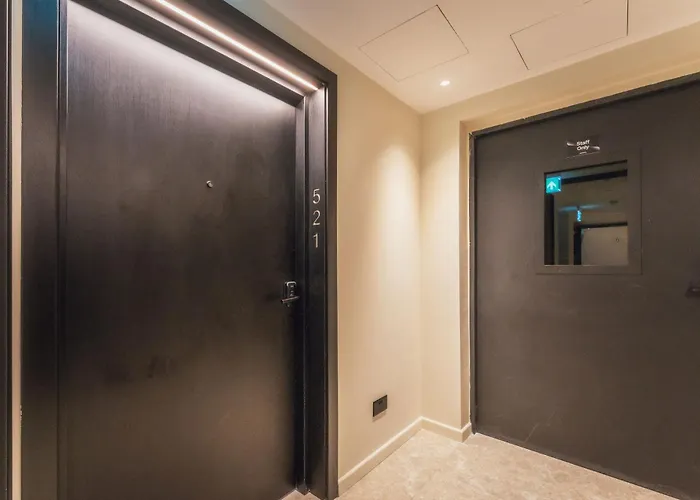 Official Mercury With Rooftop Pool Access