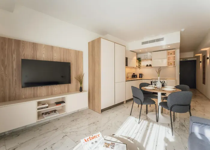 Official Mercury With Rooftop Pool Access Διαμέρισμα *