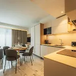 Official Mercury With Rooftop Pool Access