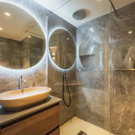 Official Mercury With Rooftop Pool Access Daire