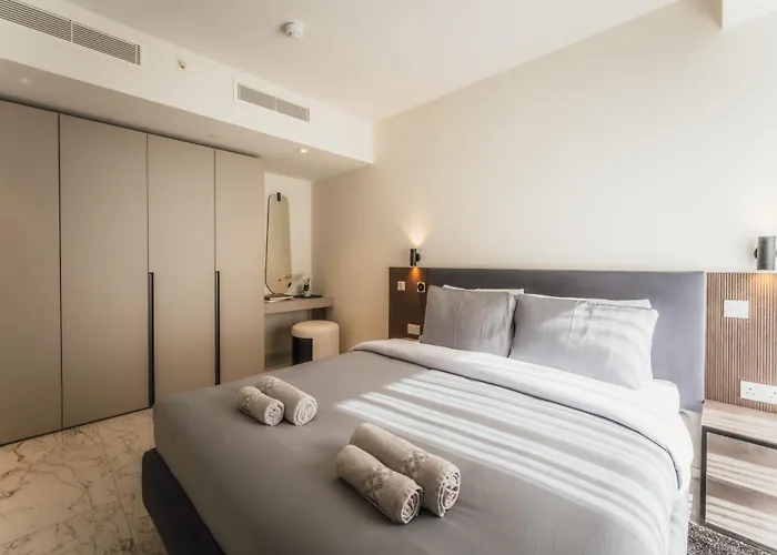 Official Mercury With Rooftop Pool Access *