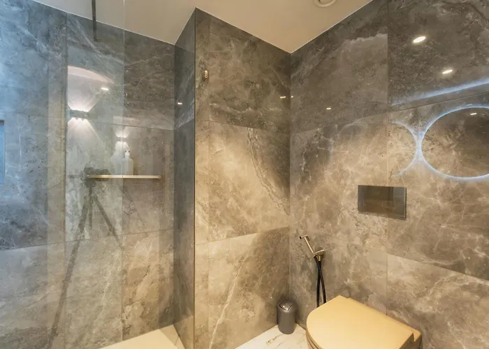 Official Mercury With Rooftop Pool Access San Ġiljan