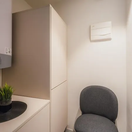 Official Mercury With Rooftop Pool Access *