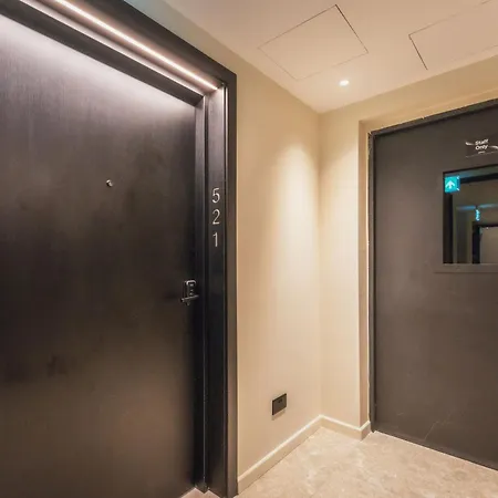 Official Mercury With Rooftop Pool Access